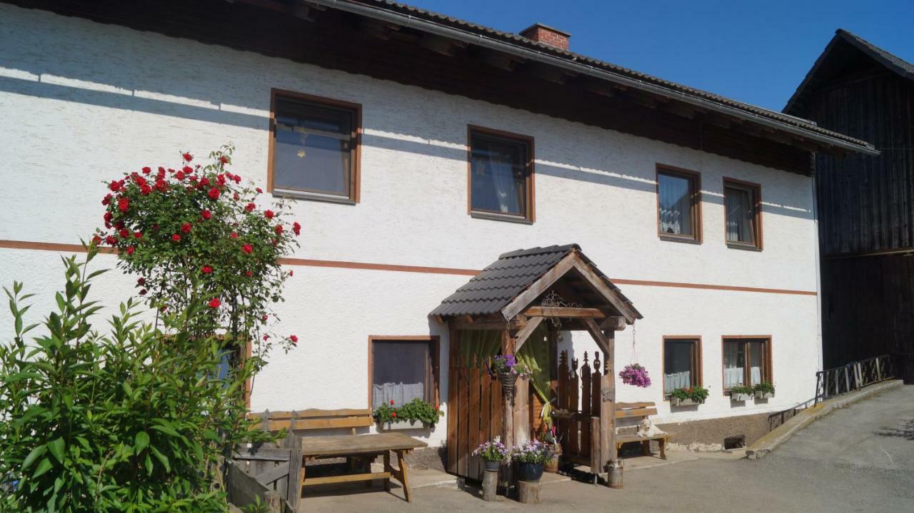 Ferienwohnung auf einem richtigen Bauernhof Finkenstein am Faaker See Exterior foto